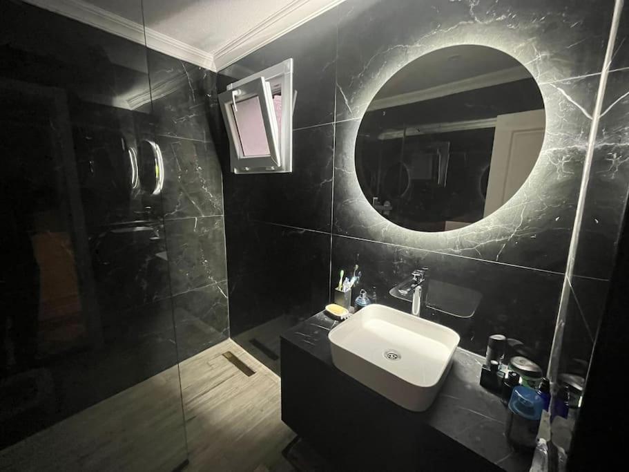 Sisli Osmanbey Taksim Large Terrace, Quietness And Space Apartment Istanbul Ngoại thất bức ảnh